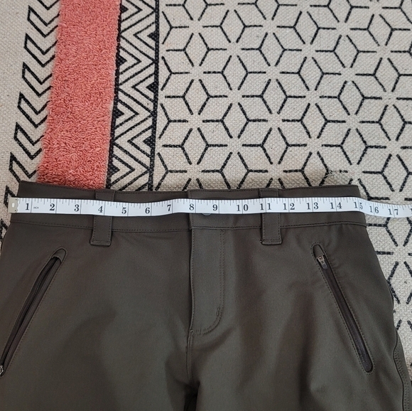 L.L. BEAN BOOT CUT OLIVE GREEN HIKING PANTS, SZ 4 - Picture 10 of 13